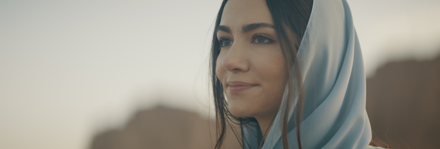 A mother in the Arabian desert in The Lamb